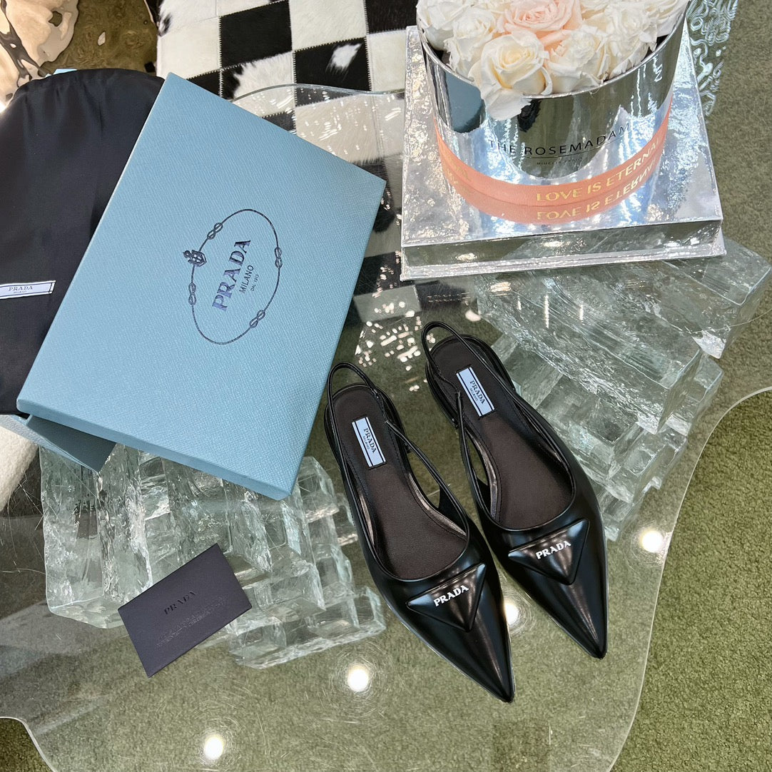 Prada Весна/Лето 2023 - Мюли с острым носком - Черные