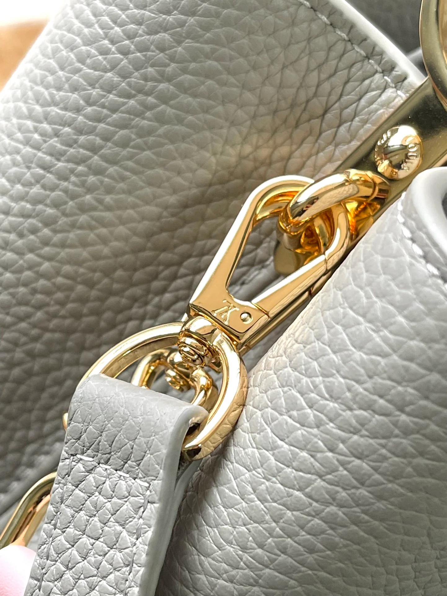 m23280-LV-capucines-medium-handbag/crossbody bag-grey