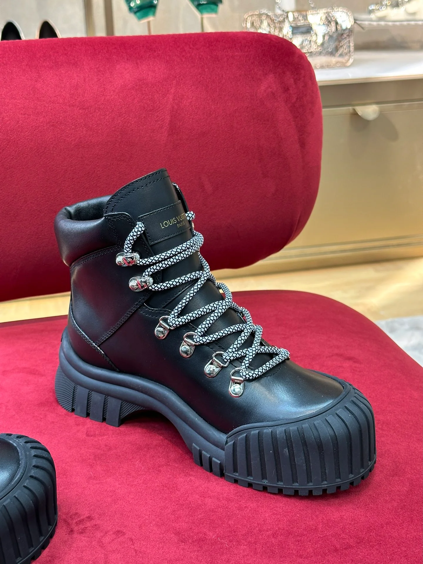 LV - Новинка сезона осень/зима 2022 - Ботильоны Ruby - Черные