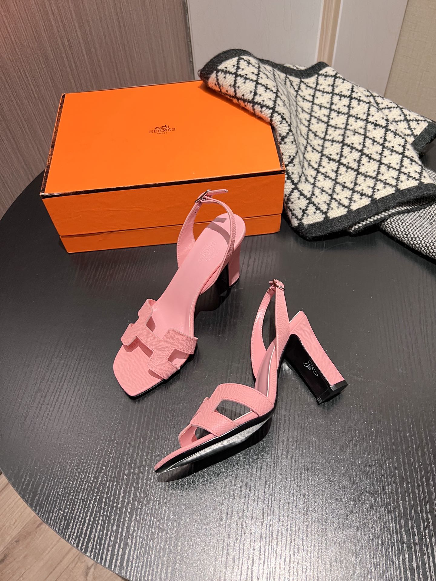 Босоножки на высоком каблуке Hermes - розовые