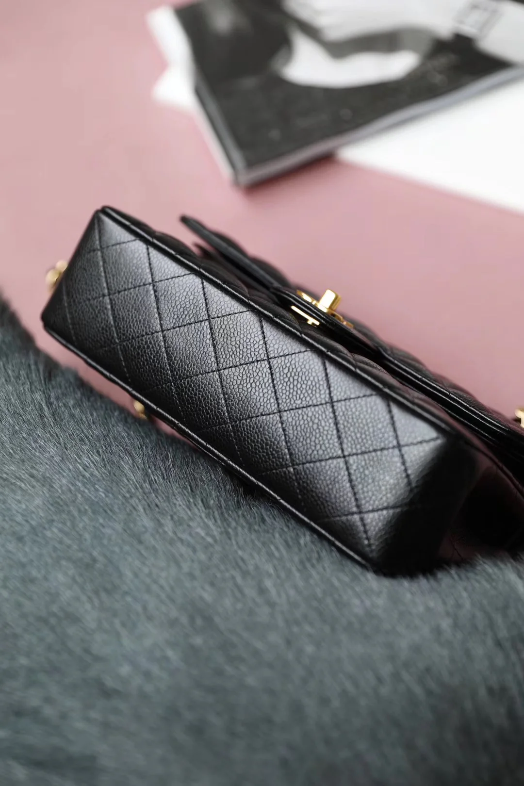 Chanel - Икра - Сумка CF - Черная с золотой фурнитурой - 23 см