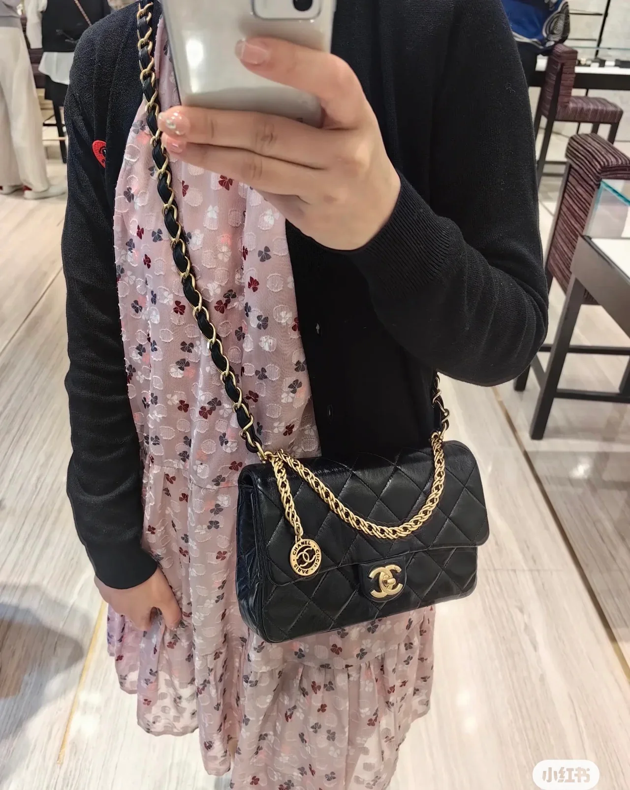 Новинка сезона весна/лето 2023 от Chanel - сумка Gold Coin CF - черная - 1