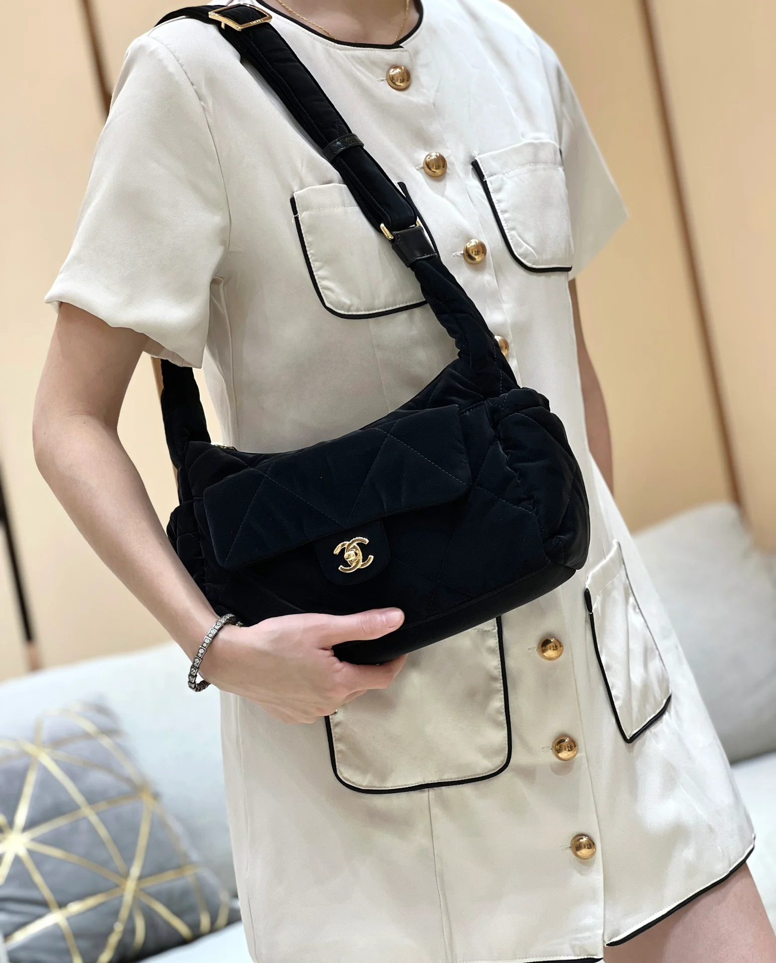 Сумка для лыж Chanel 24n-Coconige, маленькая, черная.