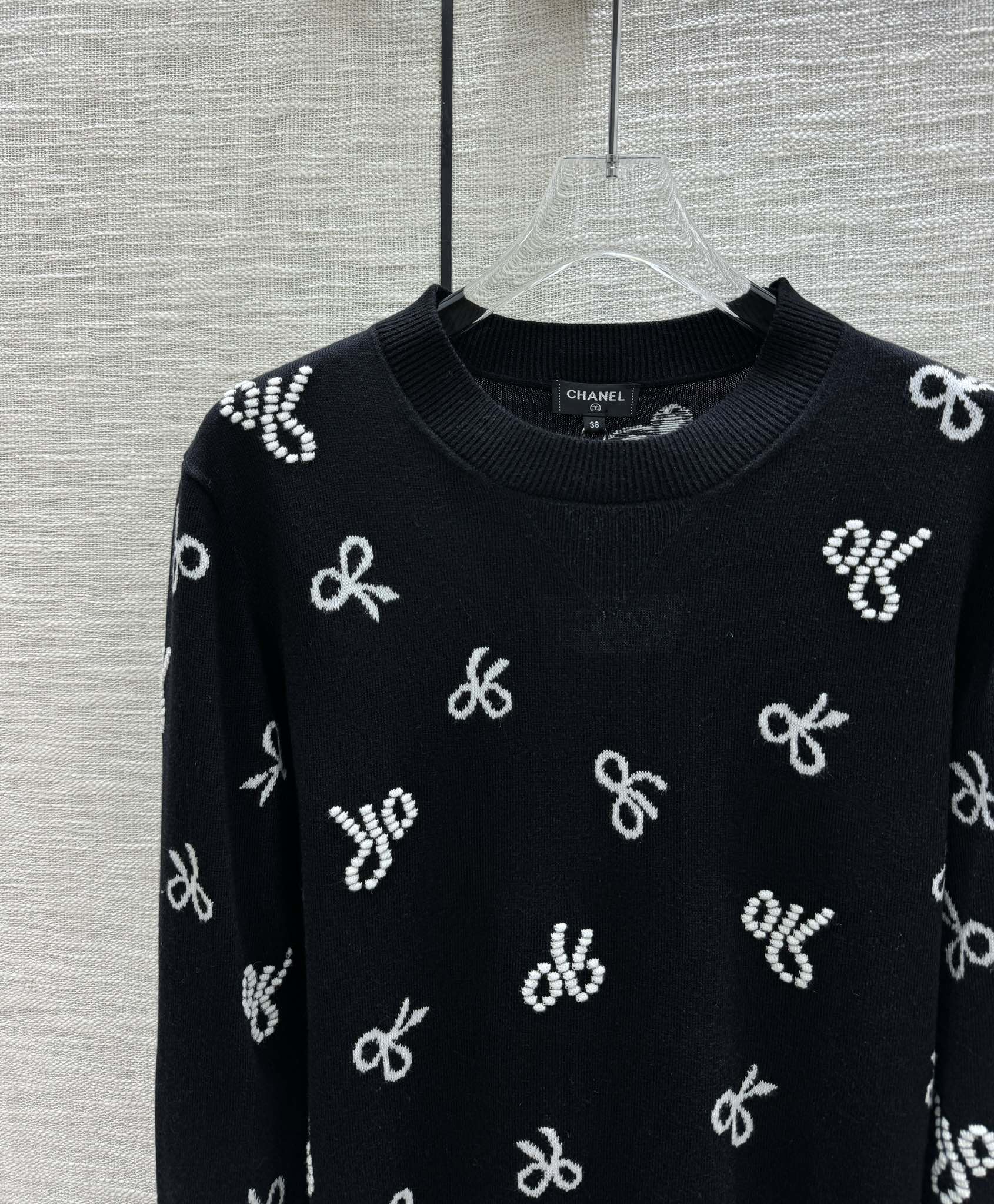 Chanel - 2403-24 Вязаный свитер с длинным рукавом и узором ?Бабочка? (ранняя весна) - черный