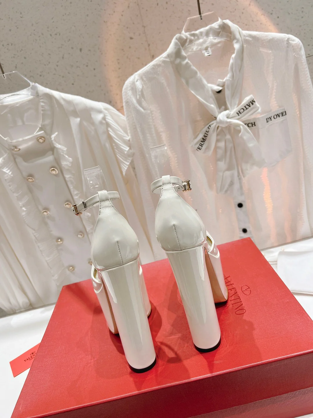 Новинка лета 2023 от Valentino - Сандалии на платформе - Платформа 9 см - Белые