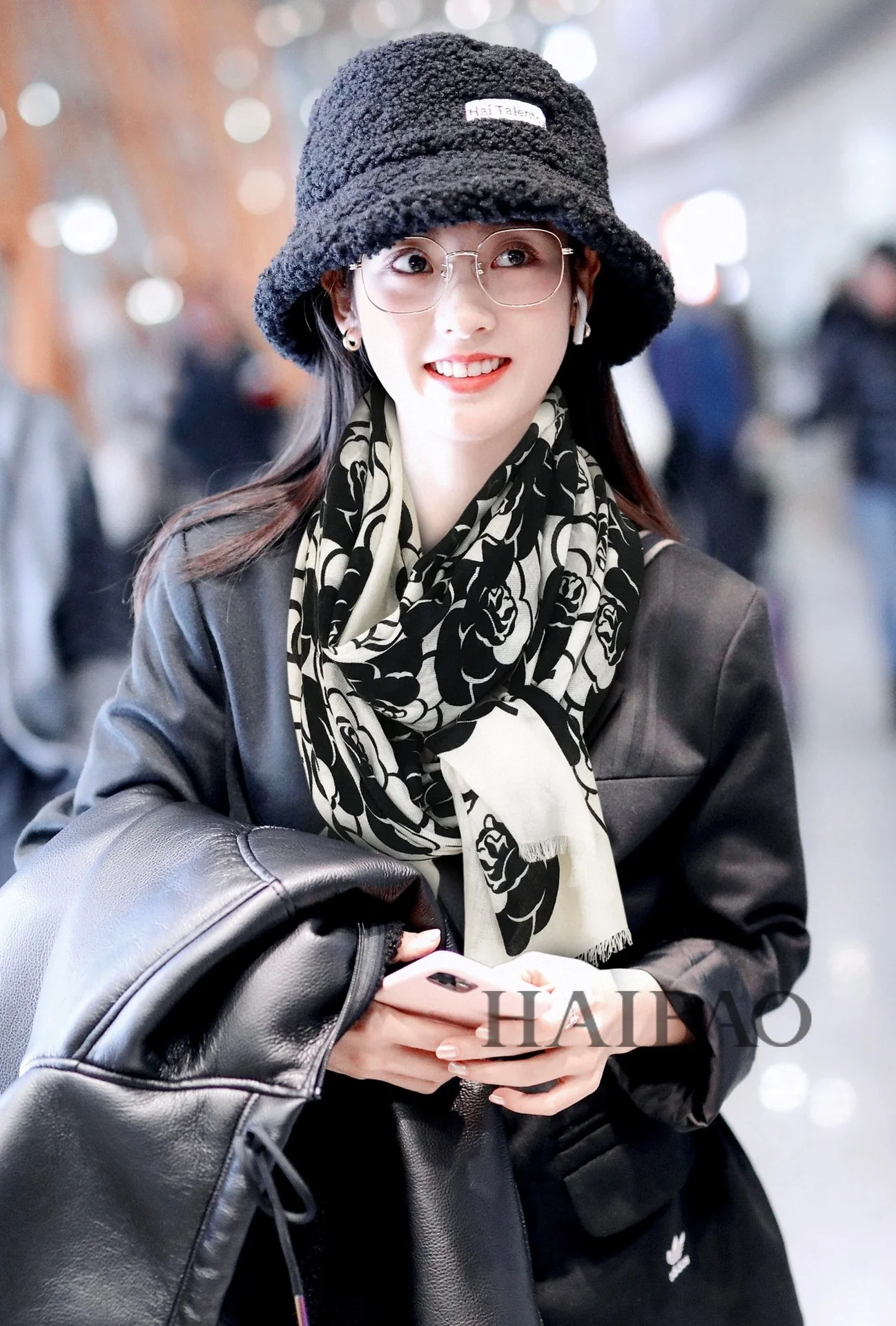 Chanel - Новый шарф ?Камелия? - 110-200 см - 100% - Кашемир премиум-класса - Белый