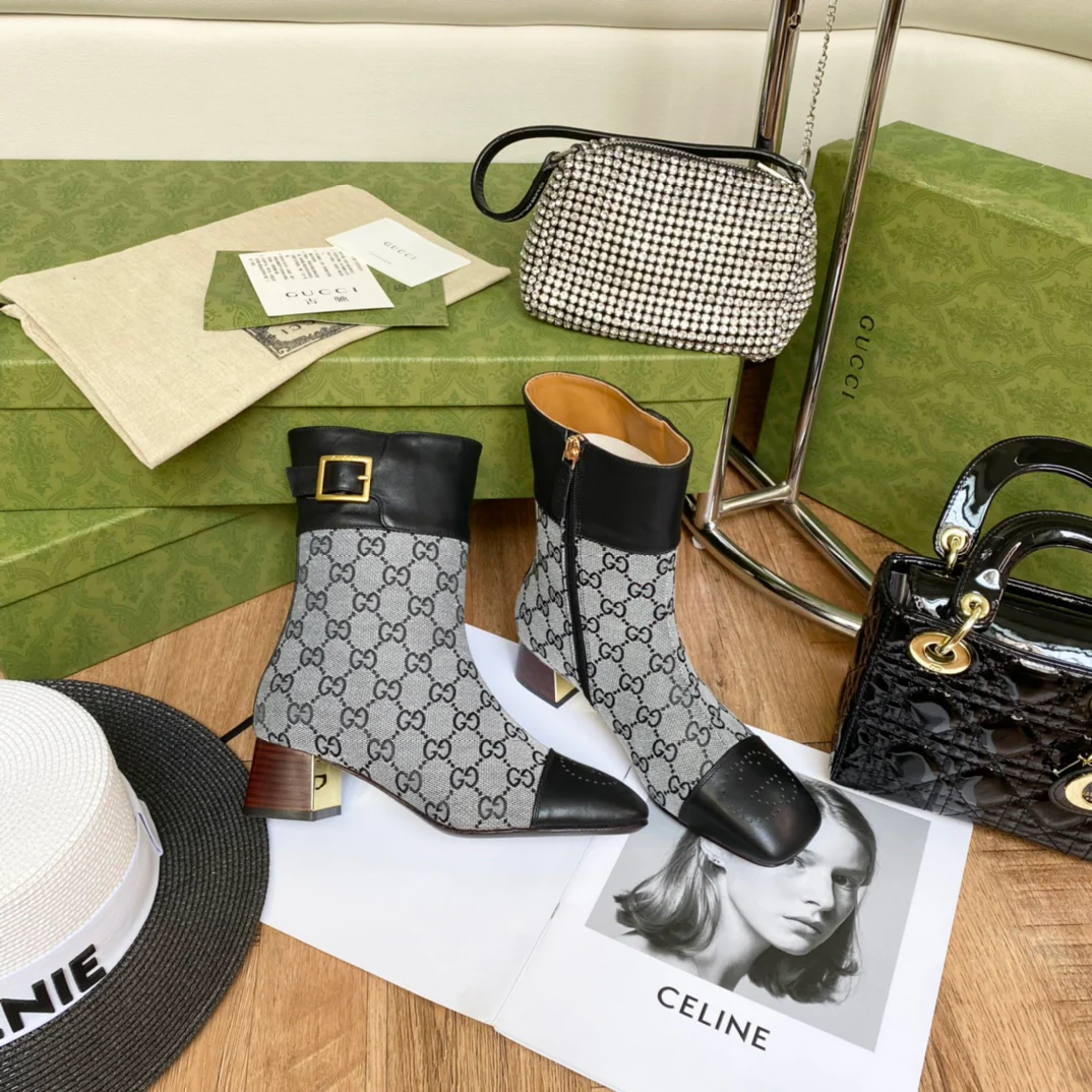 Новинки осенне-зимней коллекции Gucci 2022 — Ботильоны — Черный монограммный дизайн