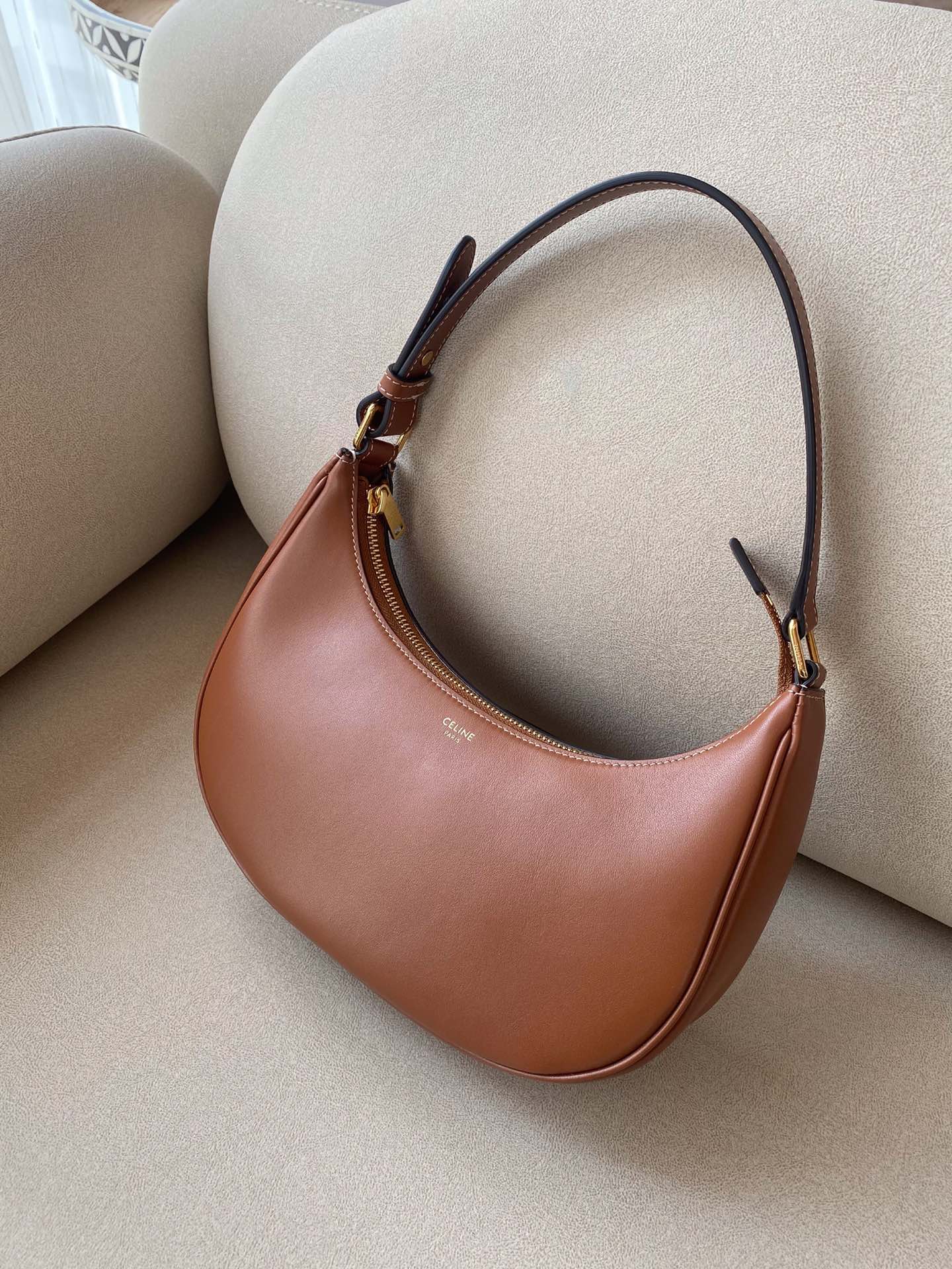 Сумка Celine Ava из гладкой телячьей кожи - 1 шт.