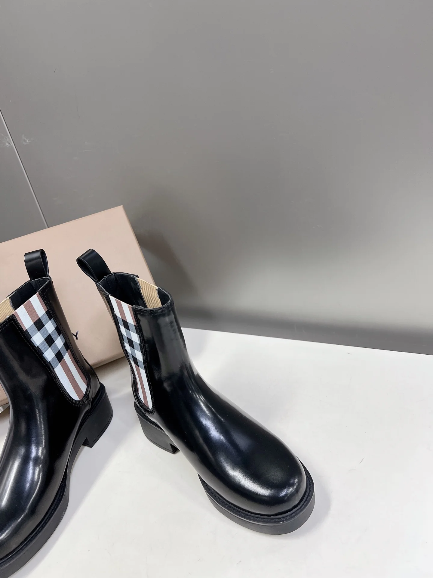 Burberry - Новинка ранней весны - Ботильоны в клетку