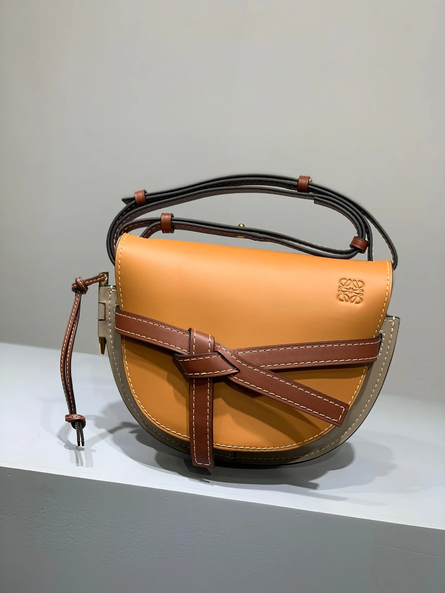 Loewe-gate-small-20x19x11-5-cm-3