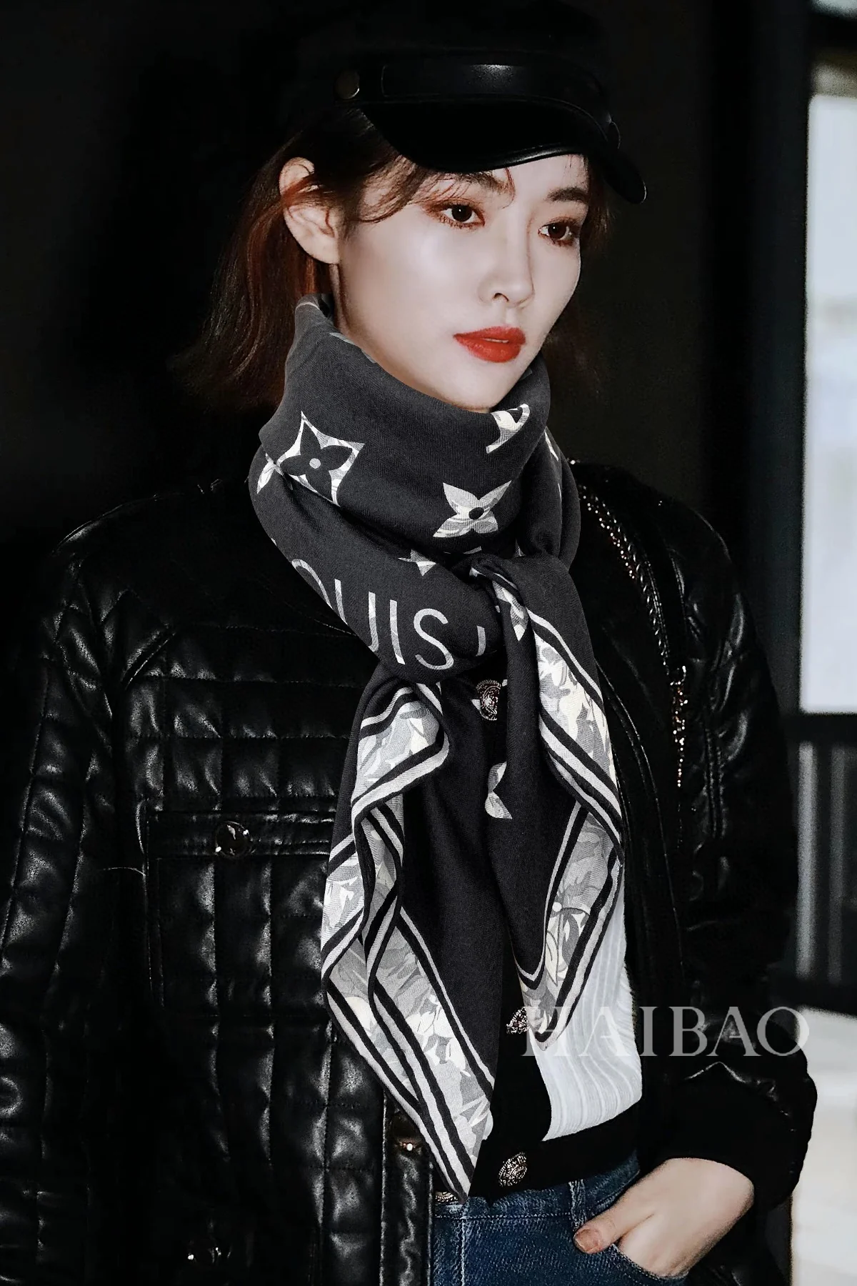 Квадратный шарф LV с цветочным монограммом - 140 см, кройсильон - 70% кашемир - 30% шелк