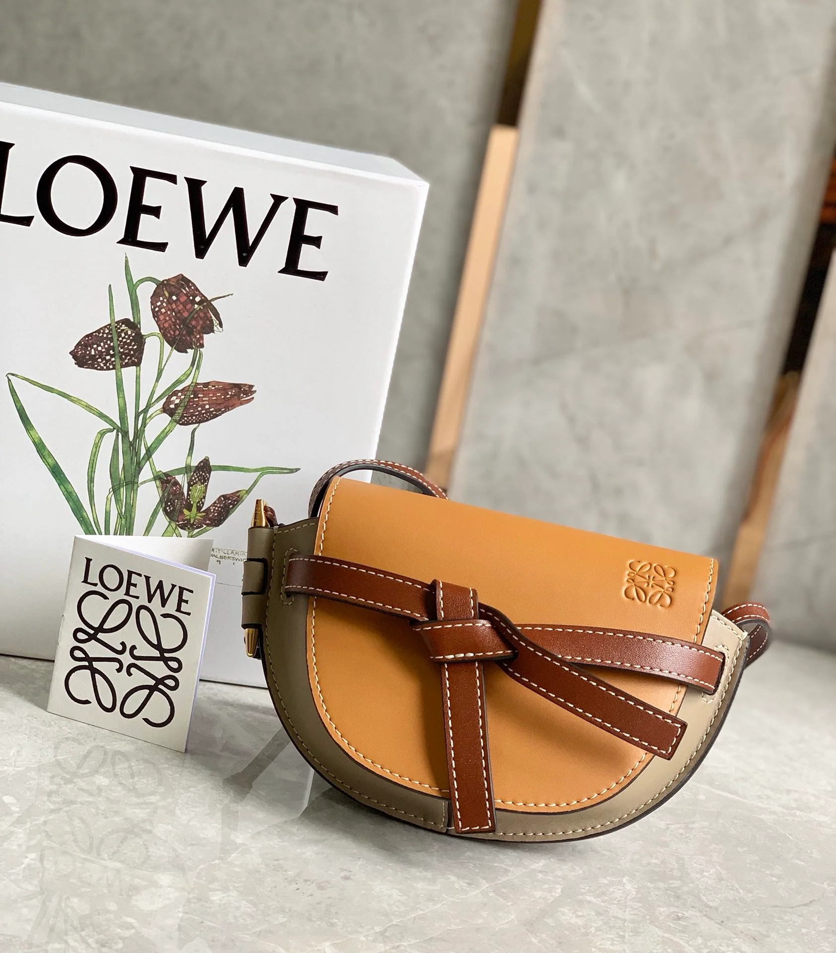 Loewe-gate-mini-21x12-5x9-5-cm-7