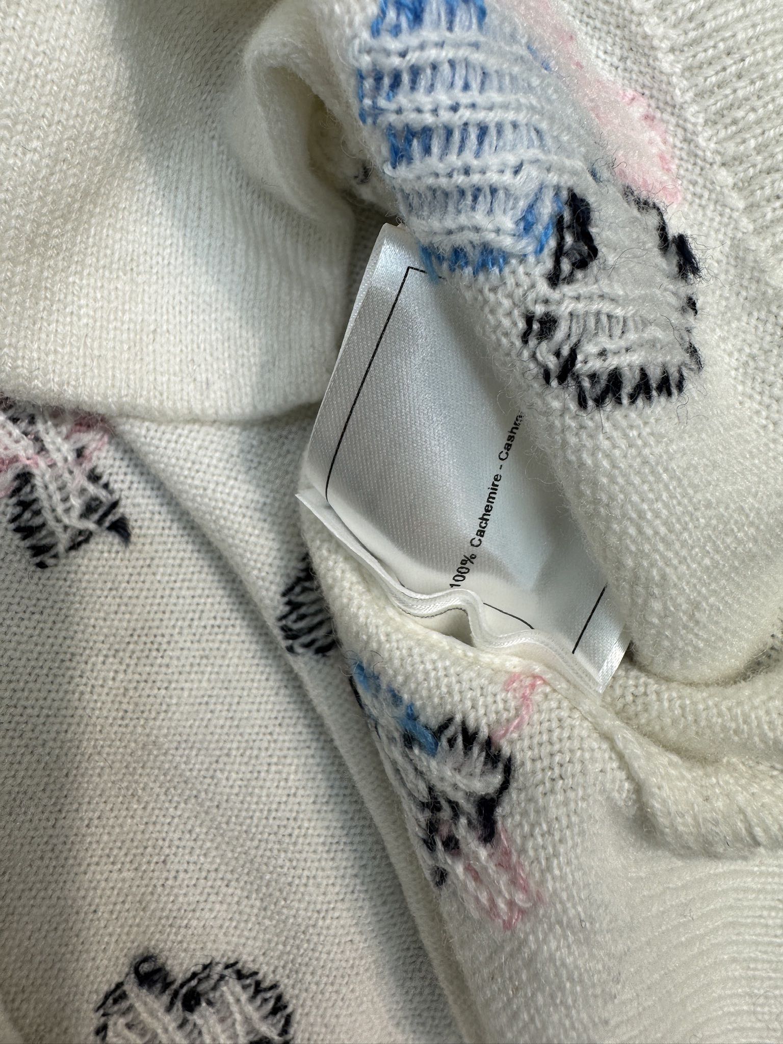 Chanel - Коллекция Métiers d'Art ?Ранняя весна?, 2403-24 - Вязаный кардиган с четырехлистным клевером - Белый