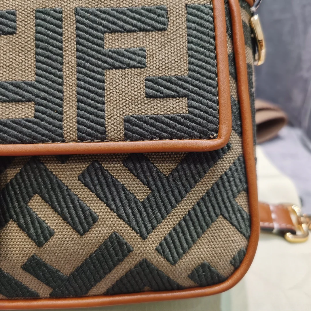 Сумка Fendi Baguette Medium Monogram - 1