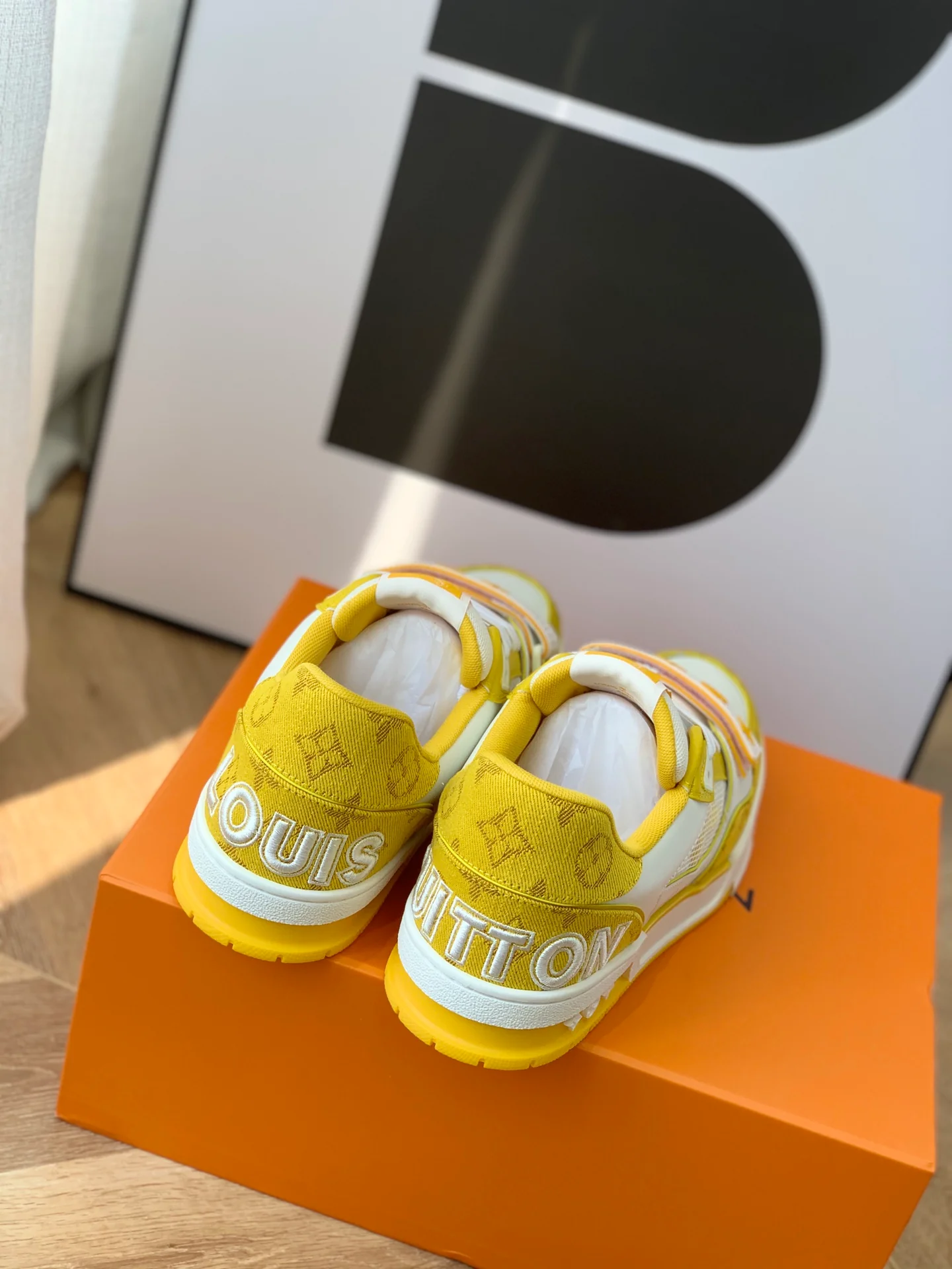 Серия LV-trainer - желтые кроссовки