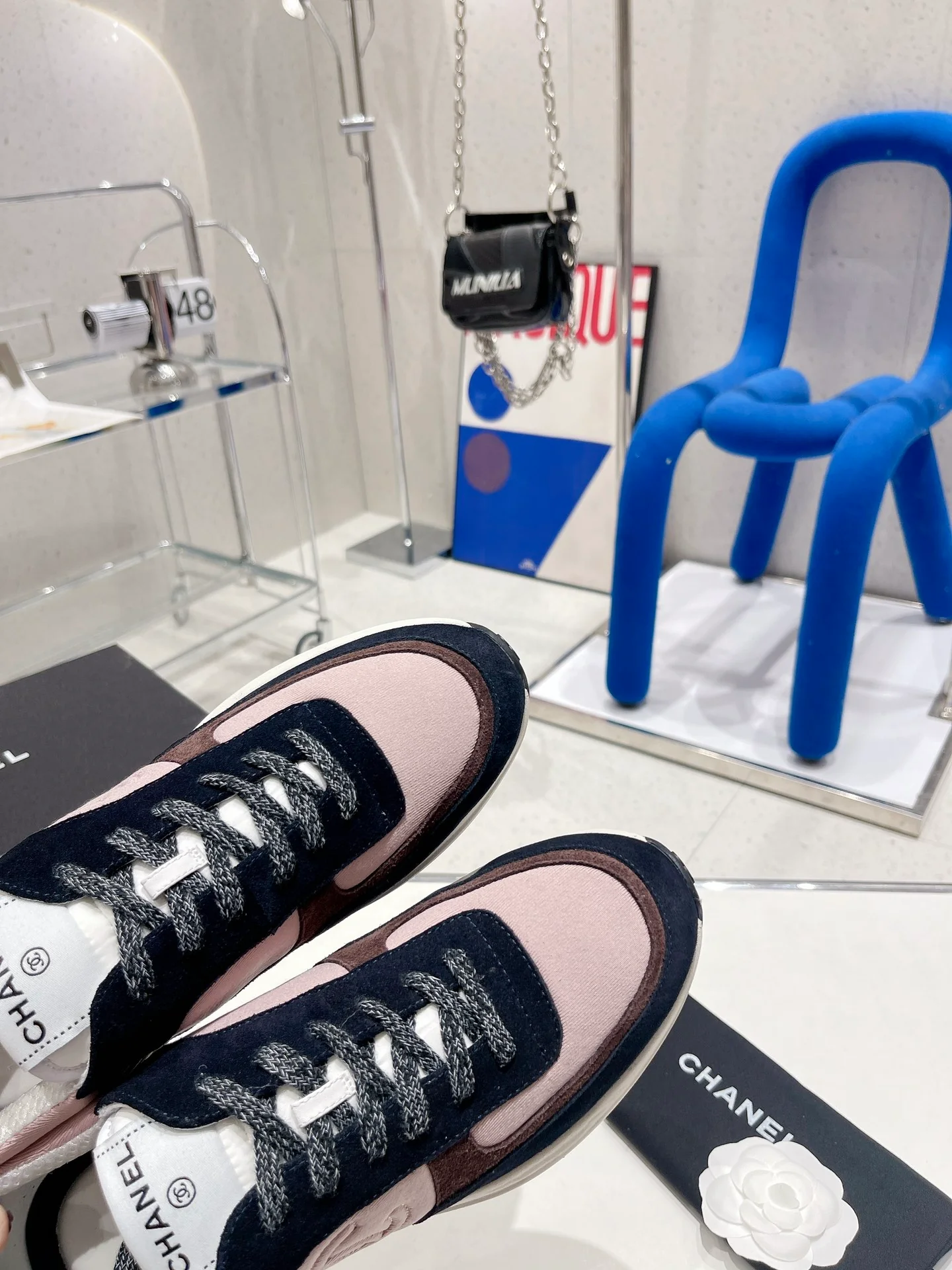 Новые поступления с показа Chanel весна/лето 2022 - Повседневные кроссовки - Розовые и коричневые