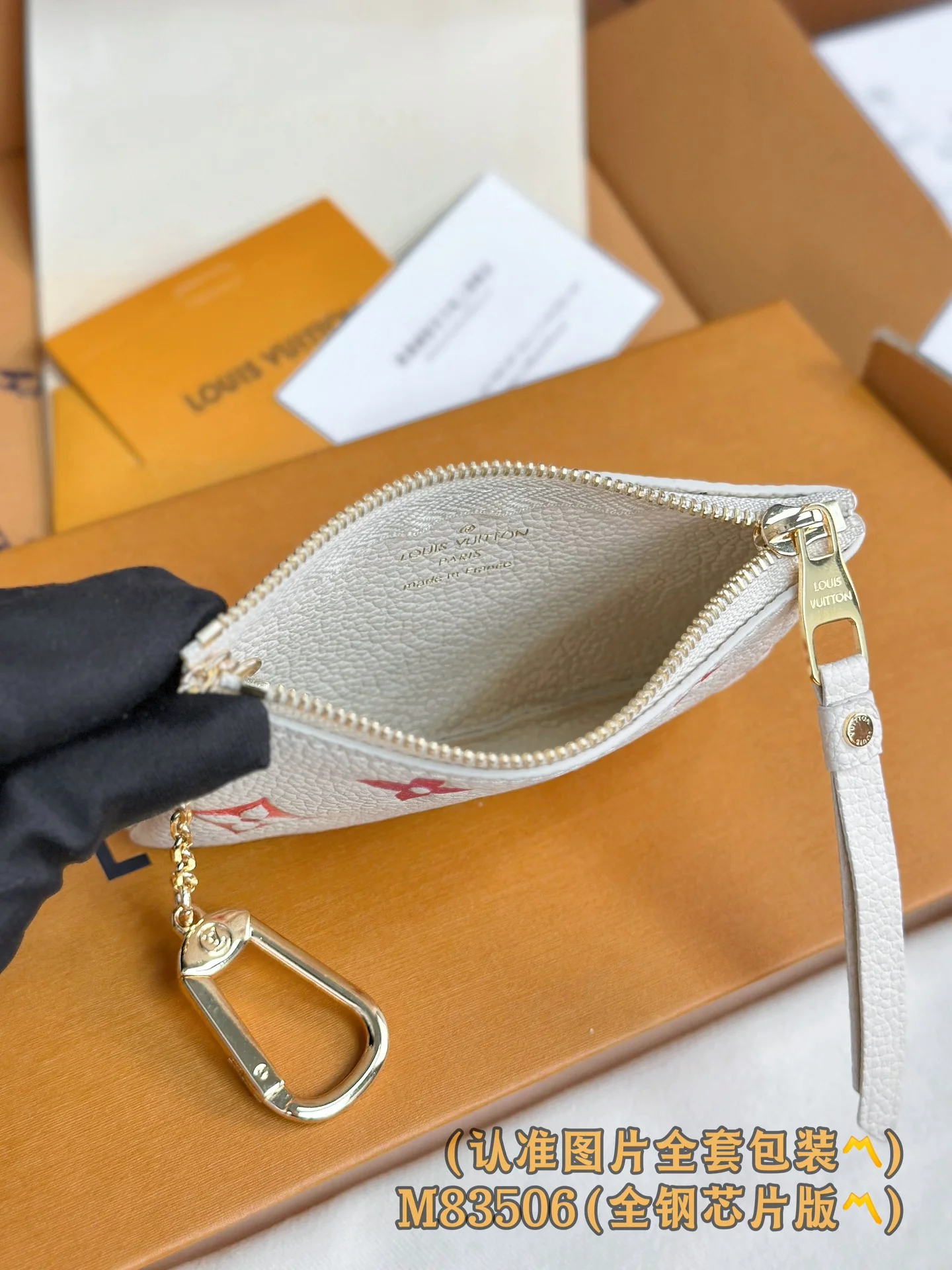 LV-m83506-Двухцветная монограмма-эмпрейнт-белый и розовый