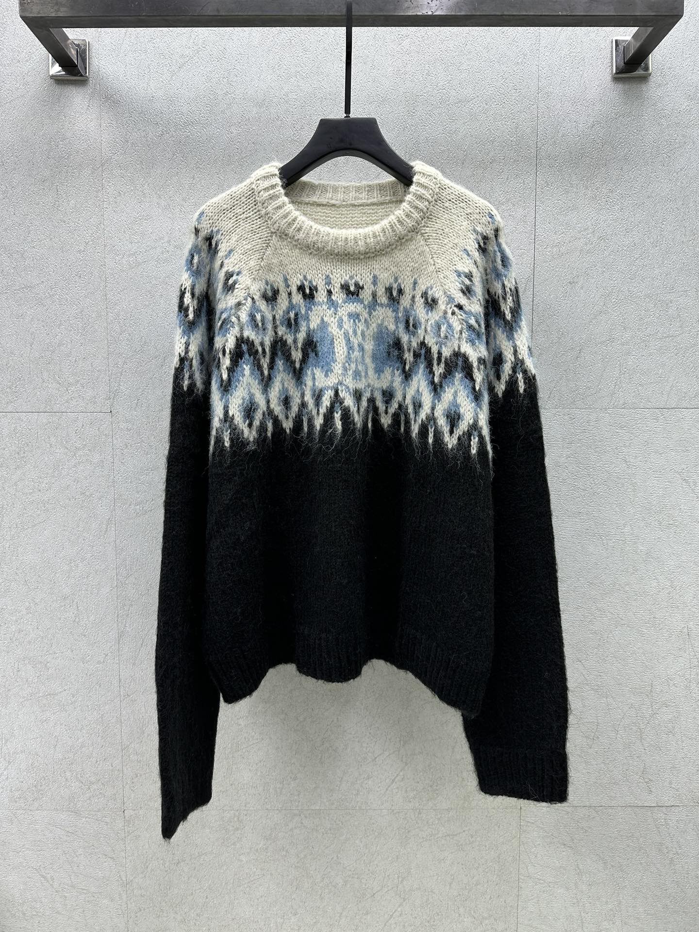 Celine-2403-24 Новинка: Свитер в том же стиле от Тан Янь