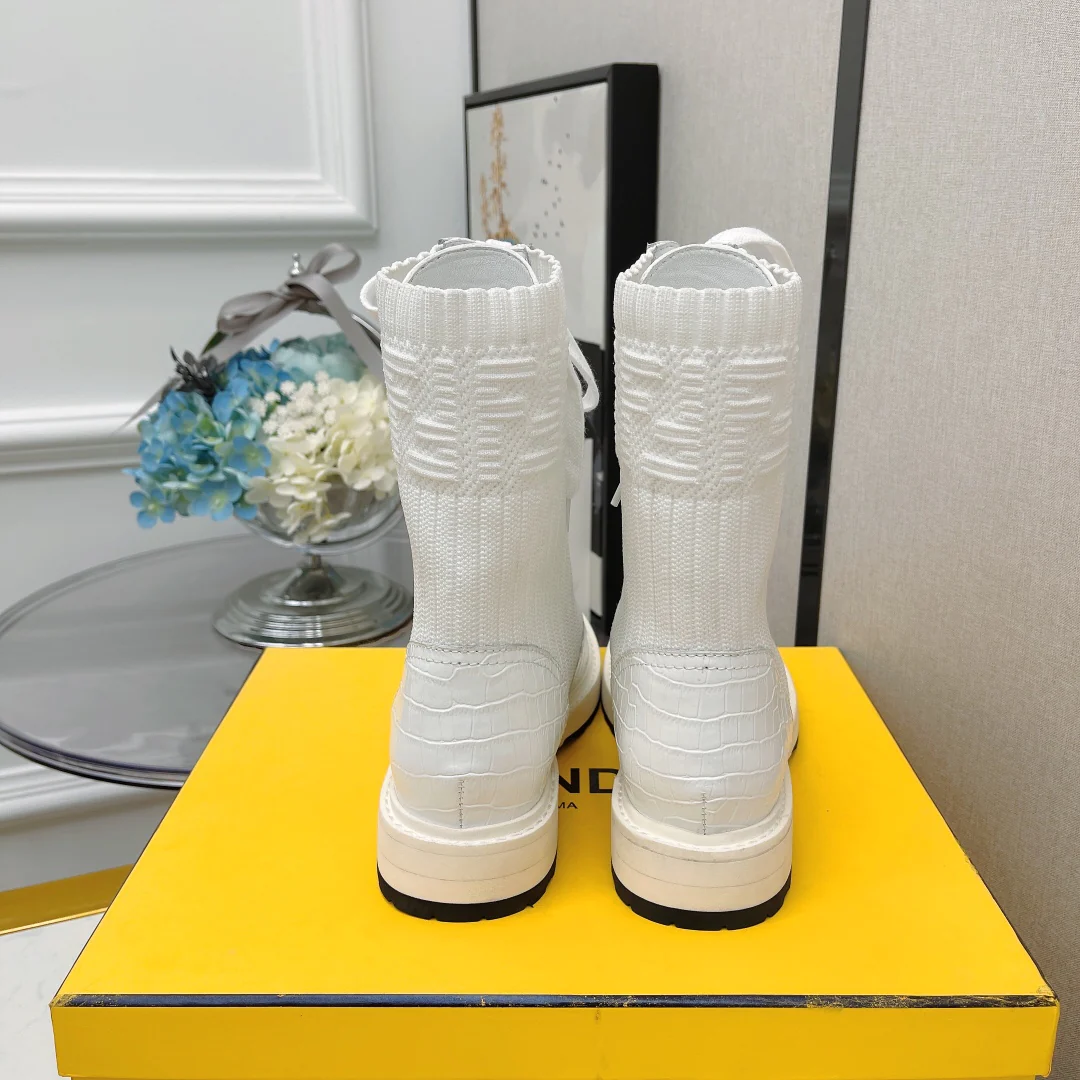 Новинка сезона осень/зима 2022 от Fendi - Ботинки Martin - 2