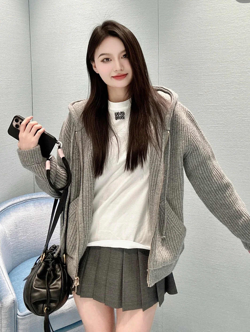 Сумка Miu Miu Joie из кожи наппа — маленькая — черная — Носите и делитесь