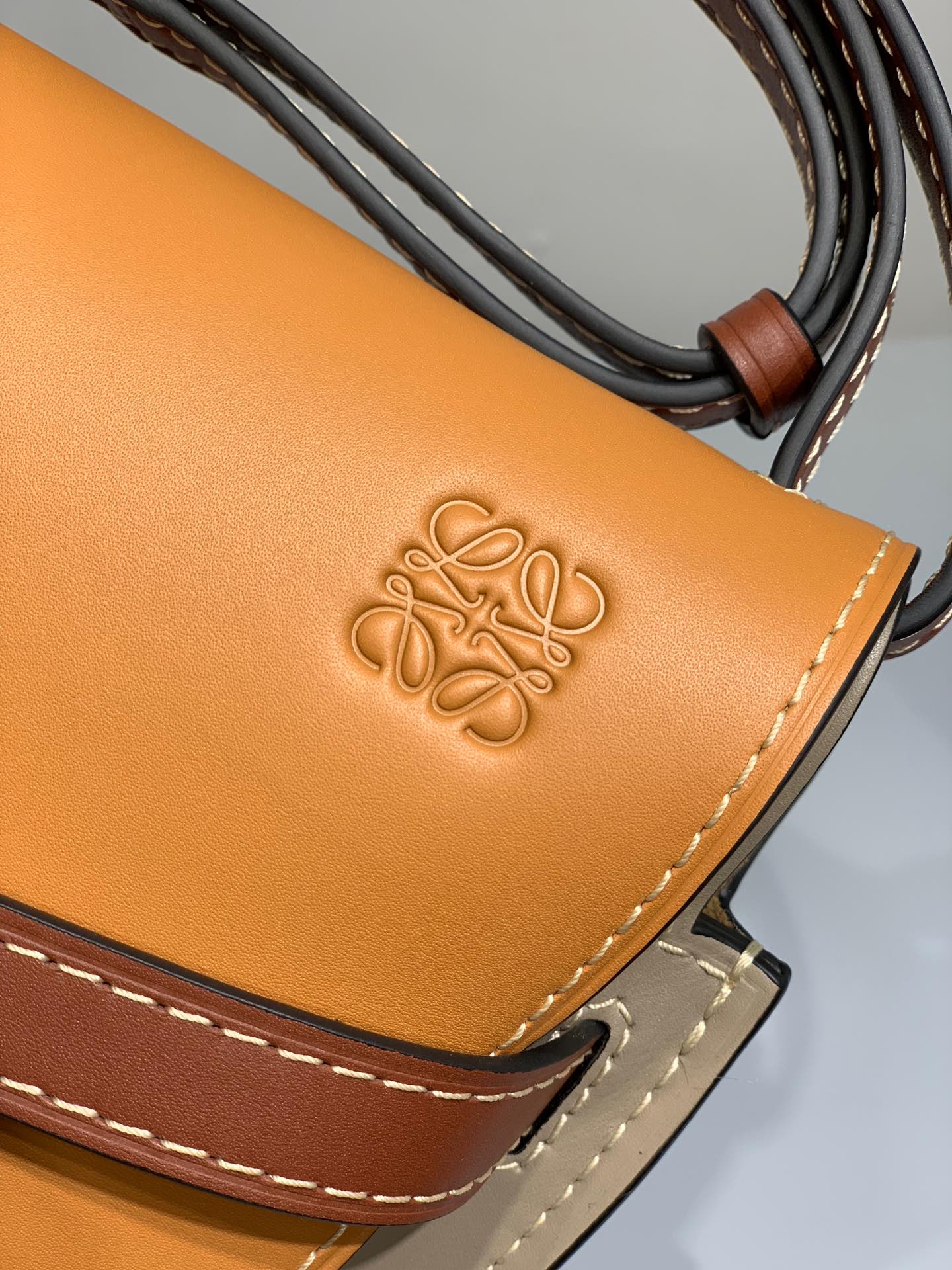 Loewe-gate-small-20x19x11-5-cm-3