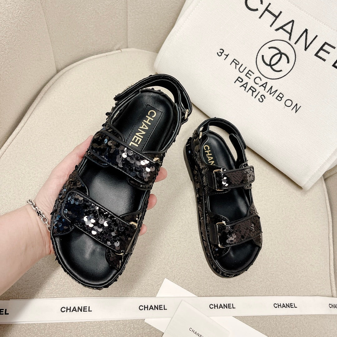 Chanel - Черные сандалии с пайетками