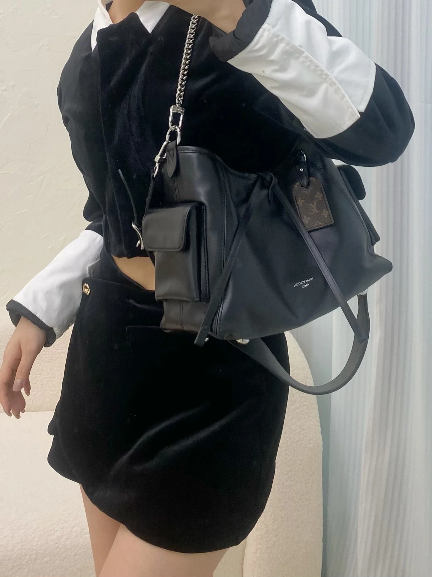 LV-m24861-carryall-cargo-vibe-pm handbag-black