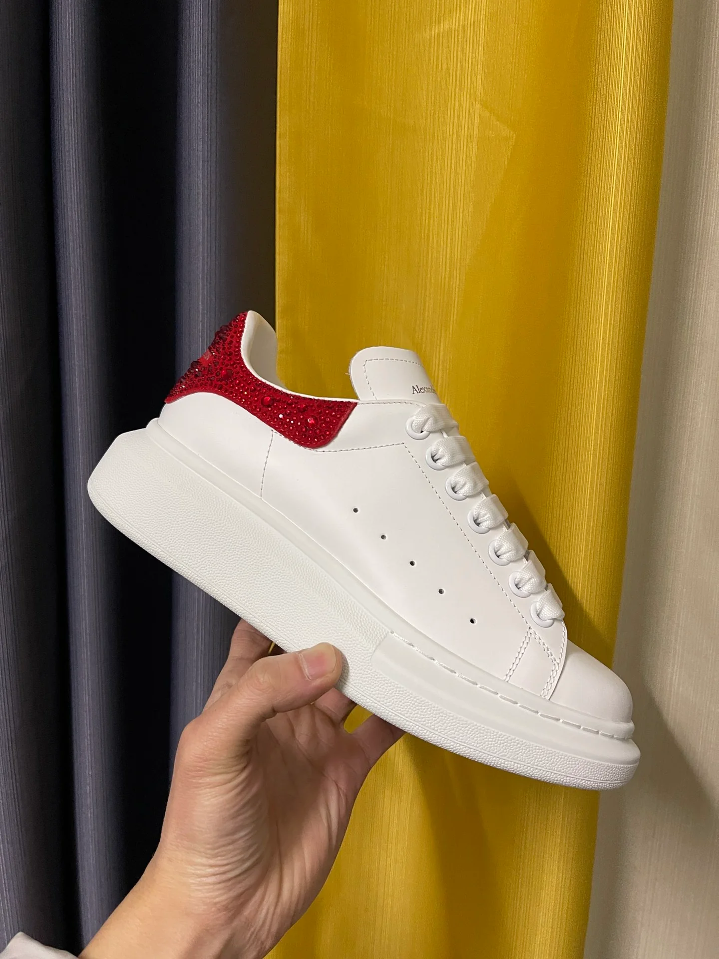 Классические белые кроссовки McQueen - унисекс - Red Diamond - Премиум-издание