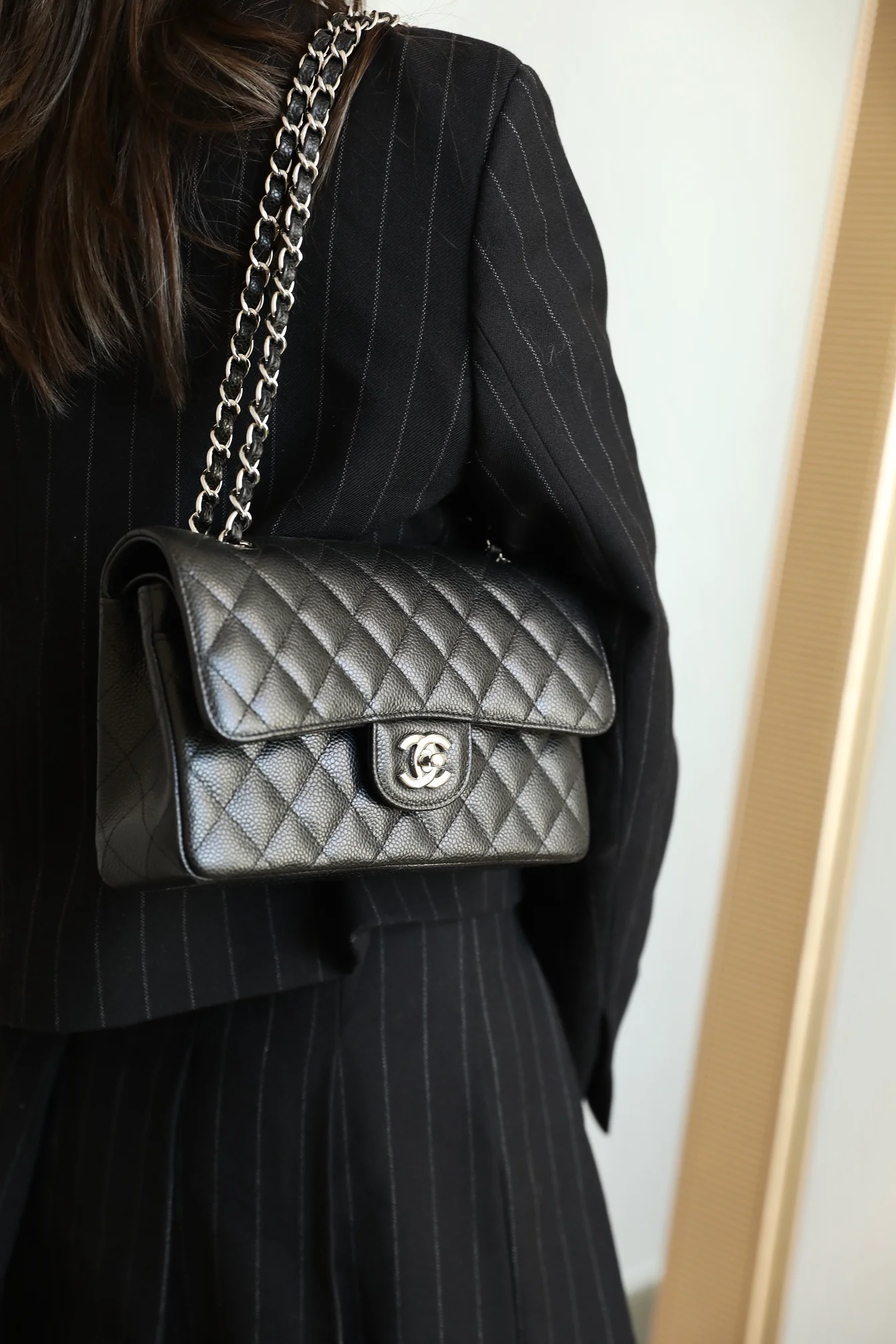 Chanel - Маленький размер 23 см - Черный с золотой фурнитурой