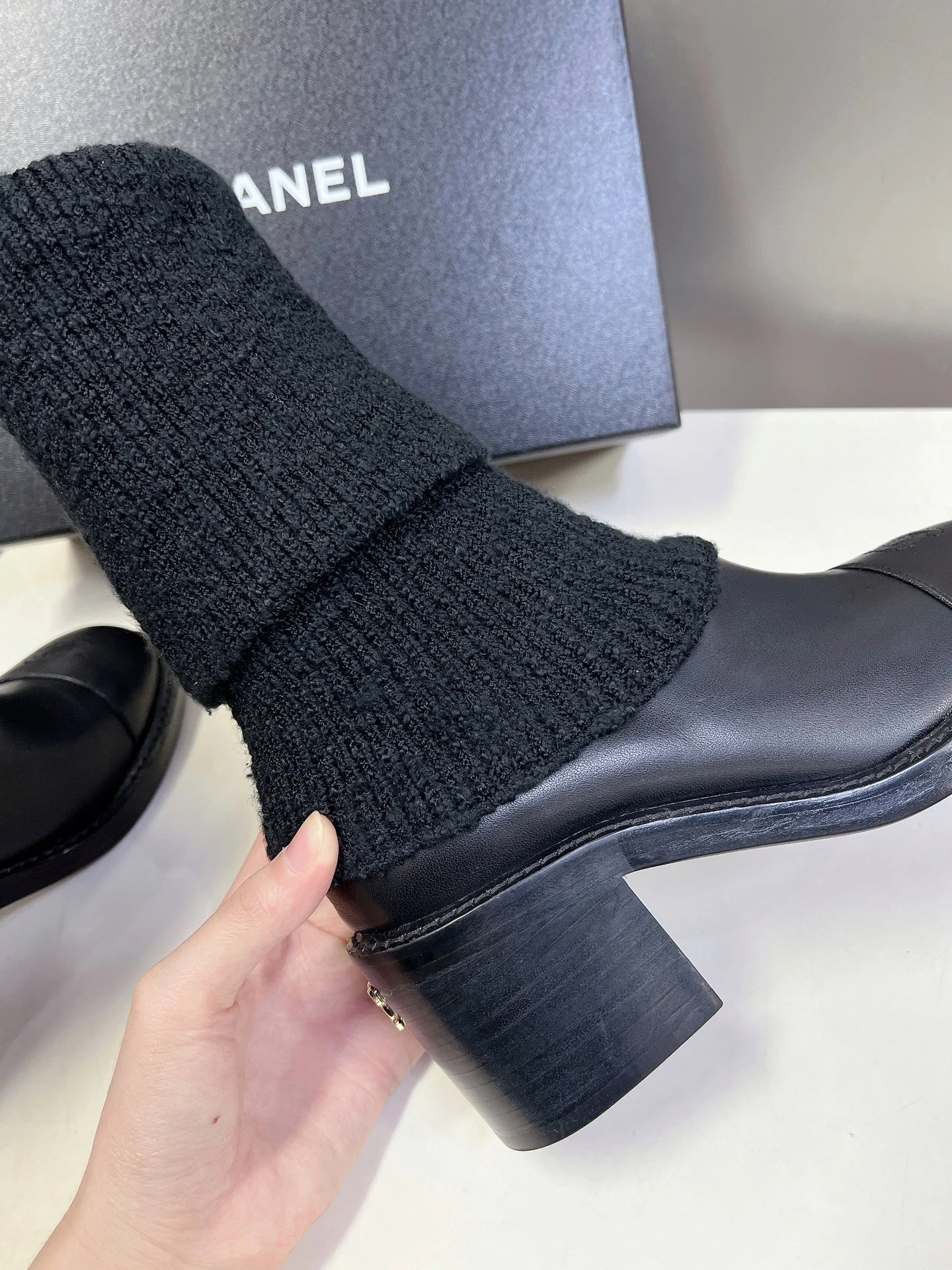 Ботильоны-носки на высоком каблуке Chanel 2024 — черные