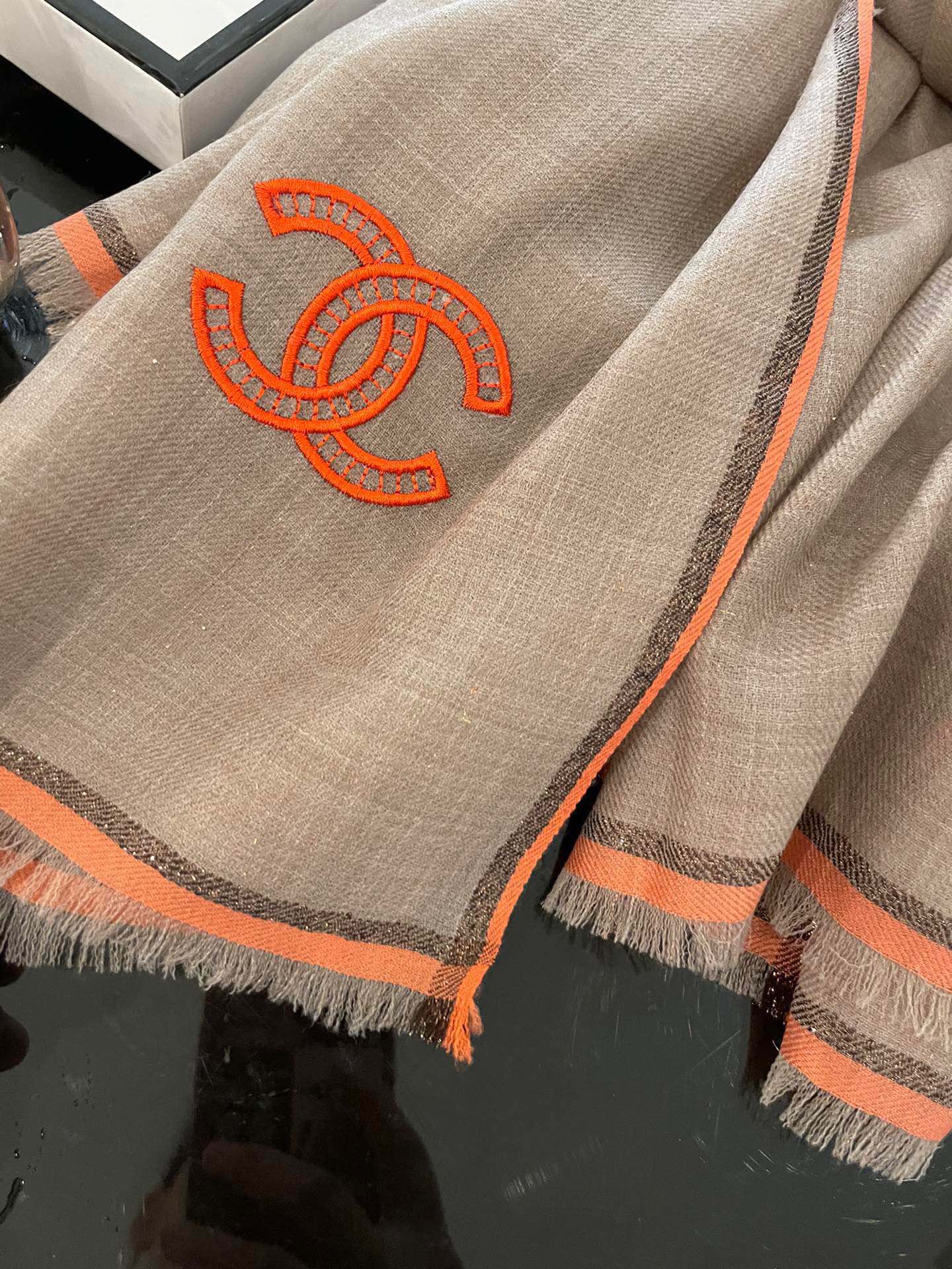 Шарф Chanel с металлизированной нитью - 90-200 см - Кашемир Кашмир Хайленд - Темно-серый