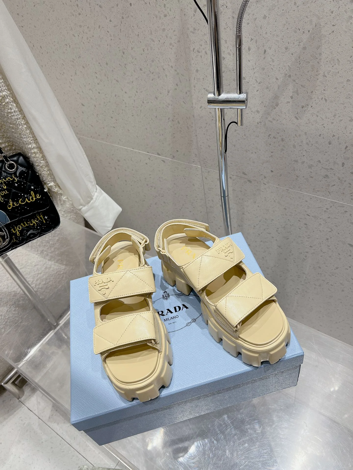 Сандалии Prada 2024 на липучках - желтые