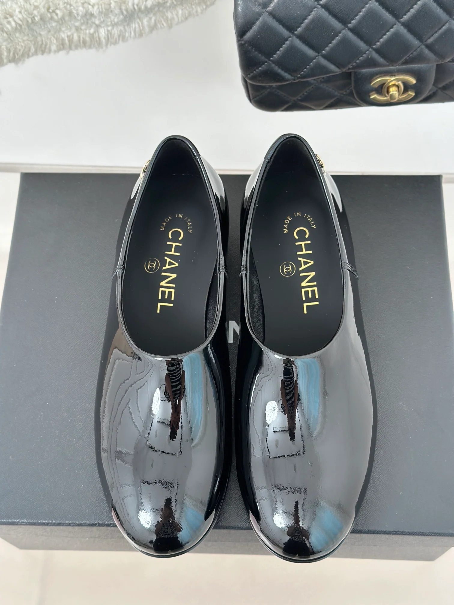 Лоферы Chanel 2025 из лакированной кожи - глянцево-черные