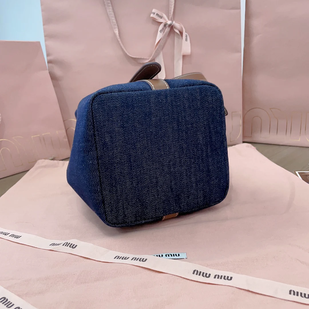 Miu Miu - 5be090 - Джинсовая сумка-ведро - Маленькая