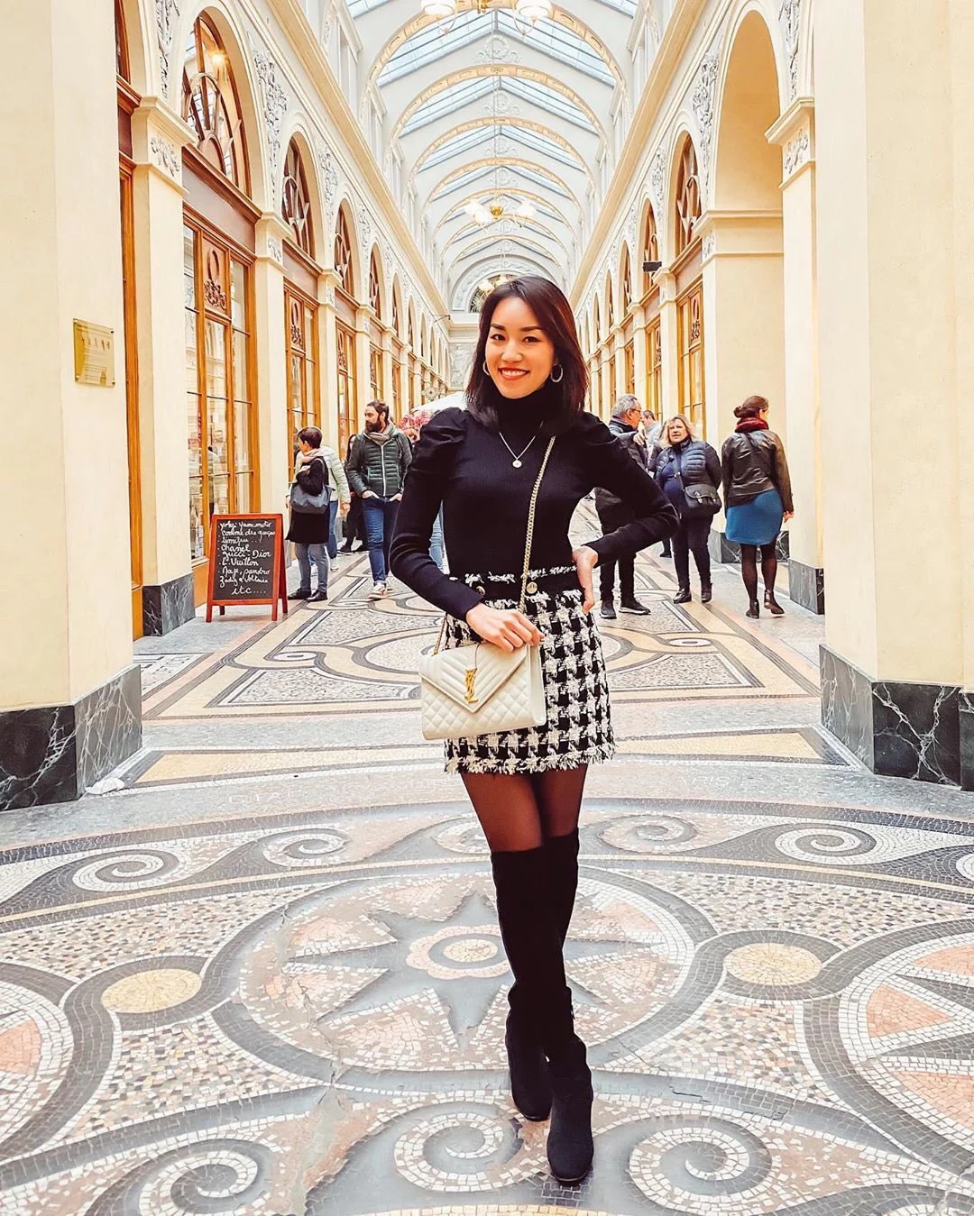 Стеганая сумка-конверт YSL Monogram Caviar V-образной формы - Средний размер - 1 шт.