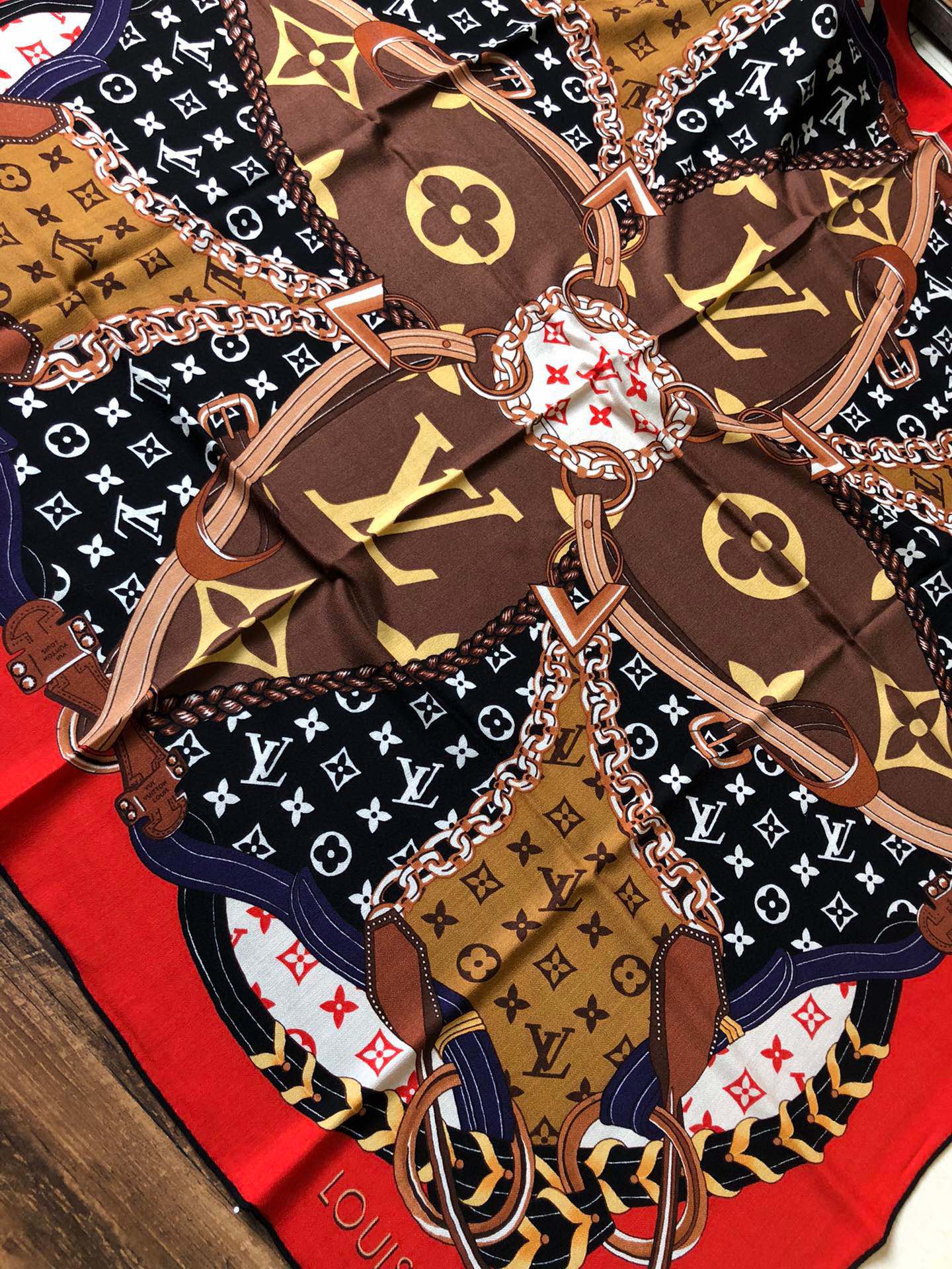 Классический квадратный шарф LV - 140 см - 70% кашемир - 30% шелк