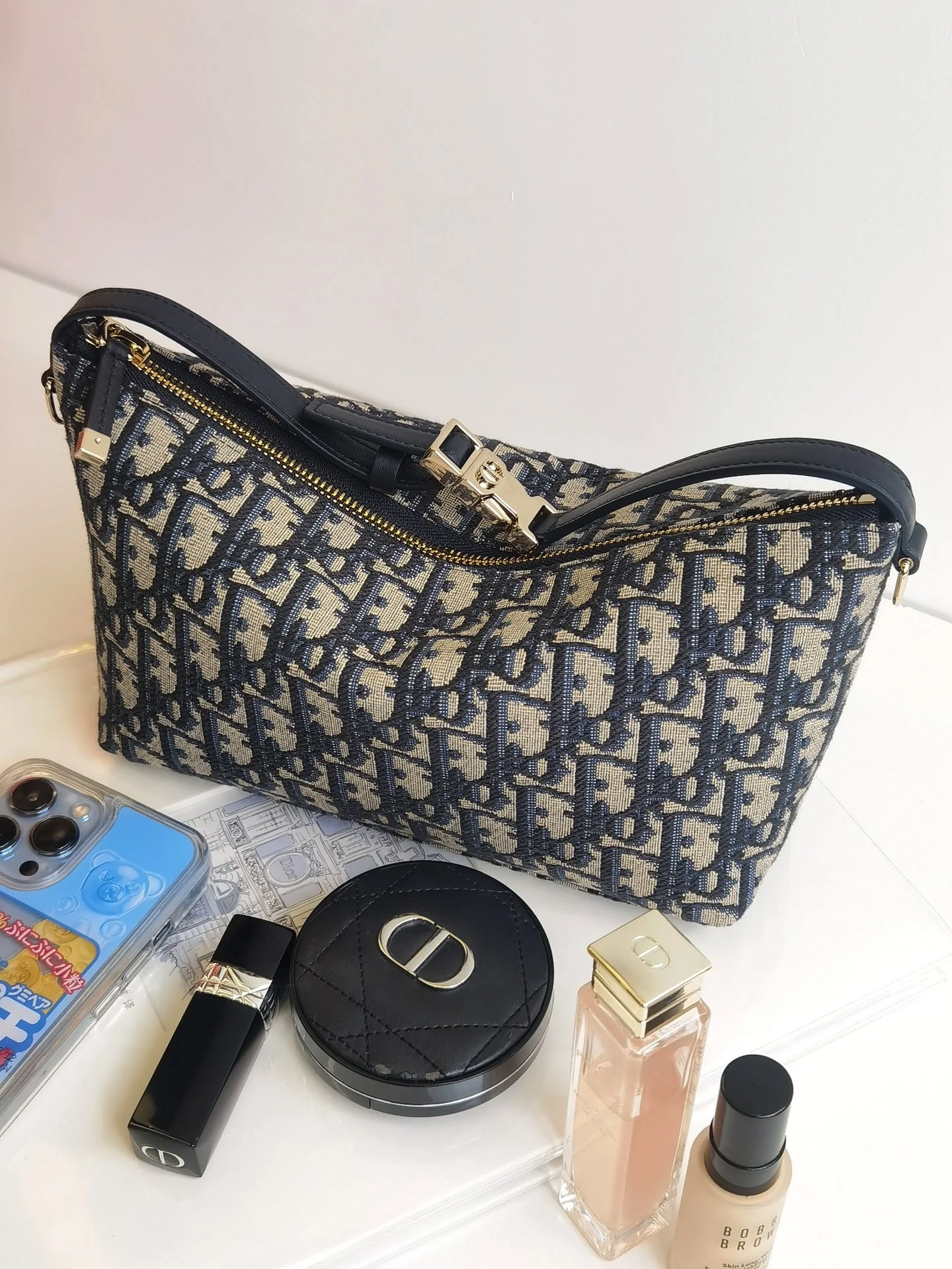 Сумки-ланчбоксы Dior из серии Oblique Monogram - Большой размер