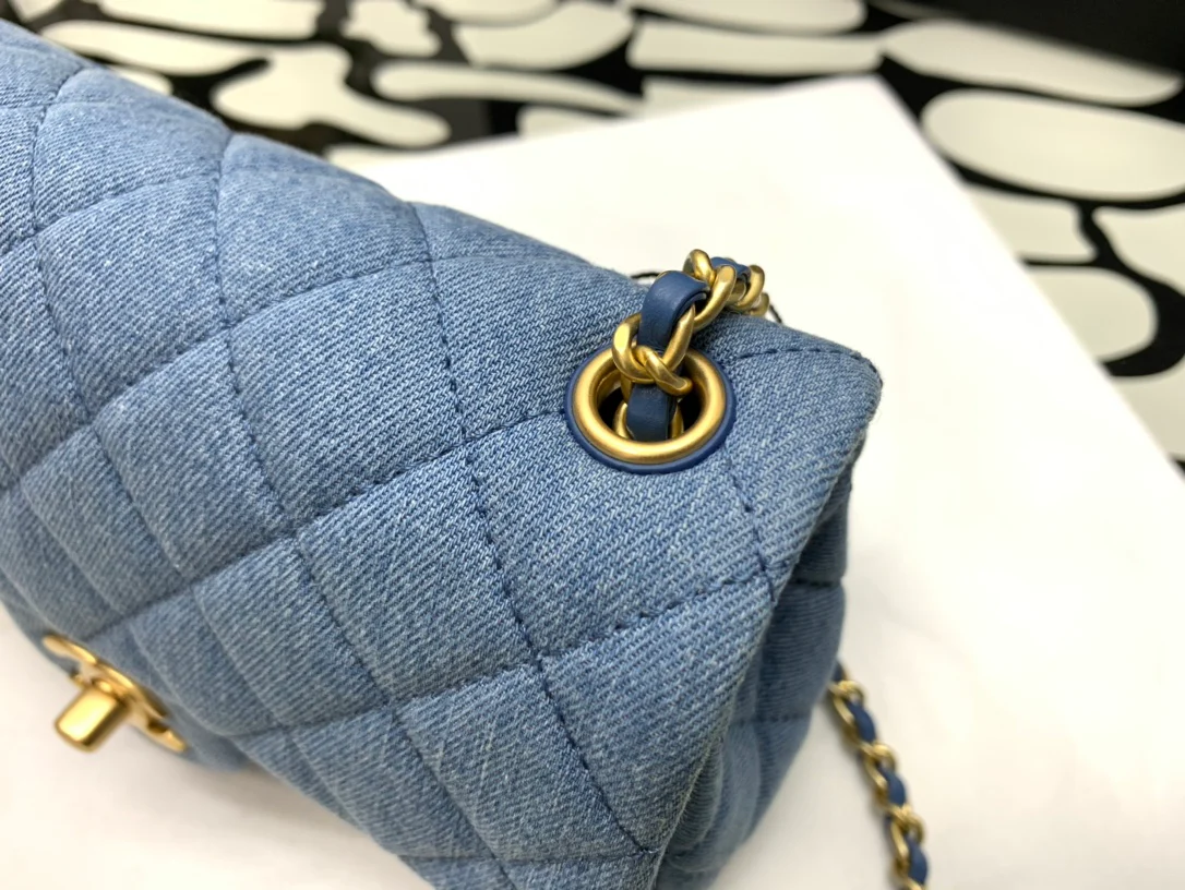 Chanel - Сумка с квадратным клапаном 