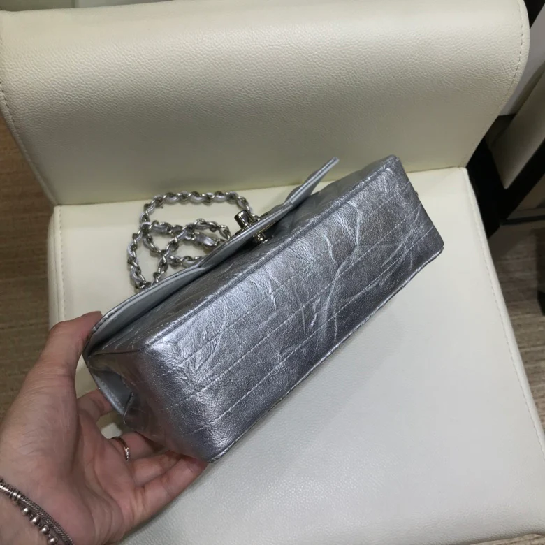 Коллекция Chanel Весна/Лето 2018 - Плиссированная металлизированная кожа - Телячья кожа - Сумка CF - 20 см