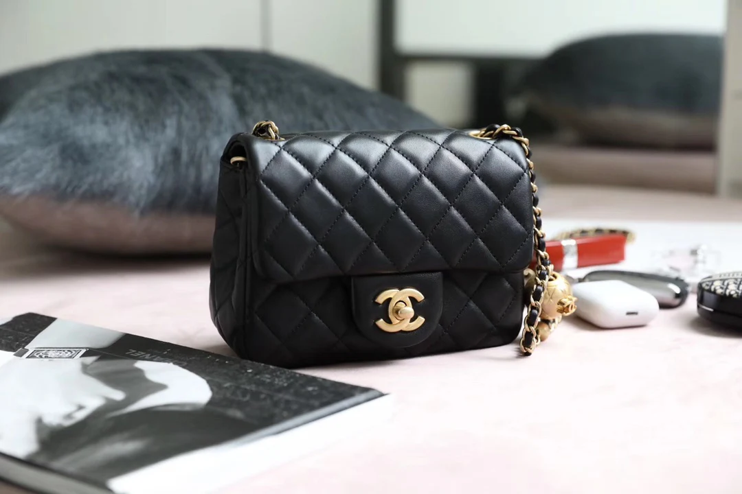 Сумка Chanel Gold Globe Square Fat Flap Bag - черная