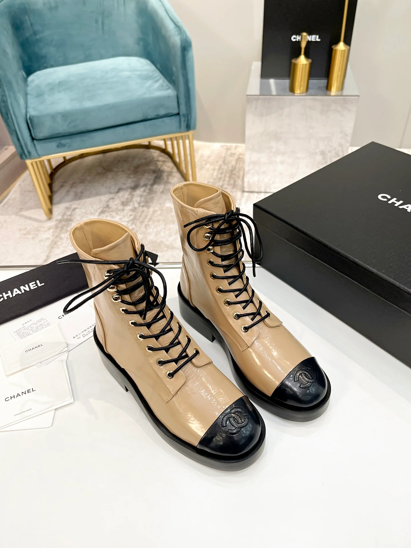 Chanel - Ботинки на шнуровке до середины икры - Цвет 