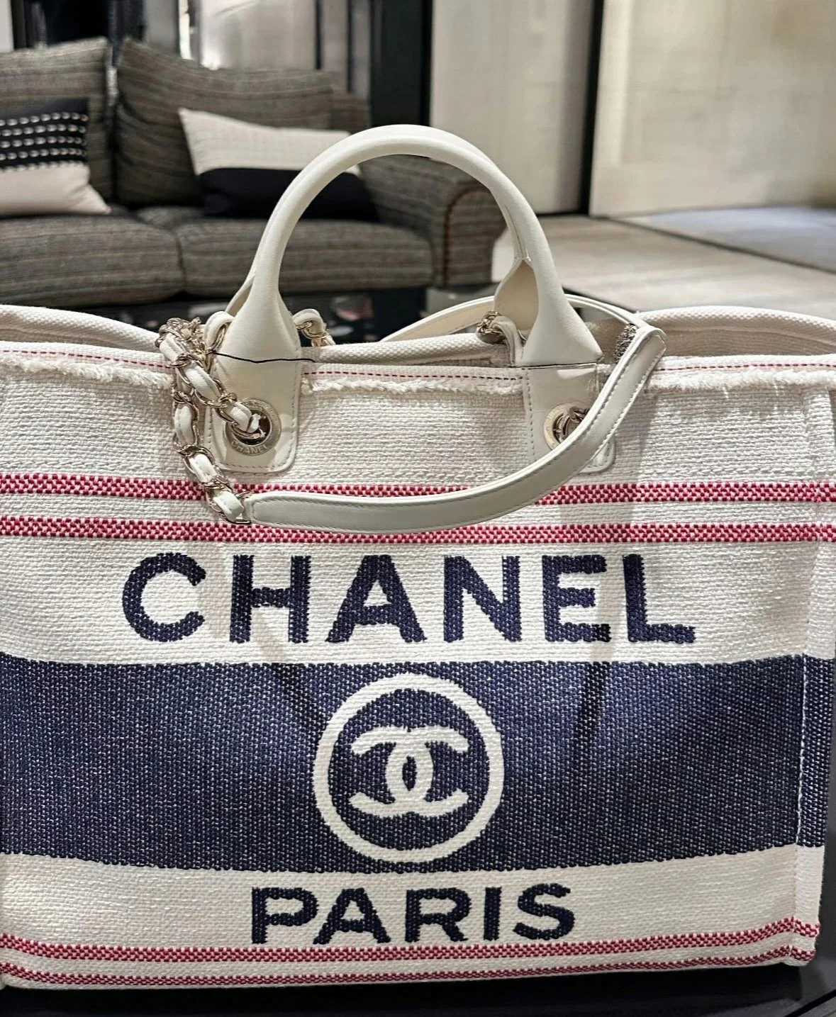 Пляжная сумка Chanel 25c, косметичка, красно-синяя.