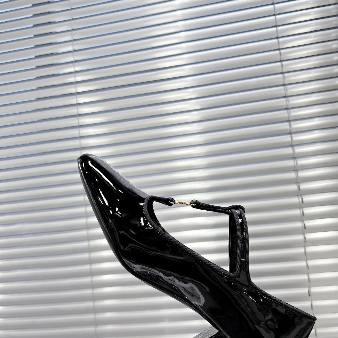 Celine - Новинки сезона весна/лето 2023 - Туфли Мэри Джейн