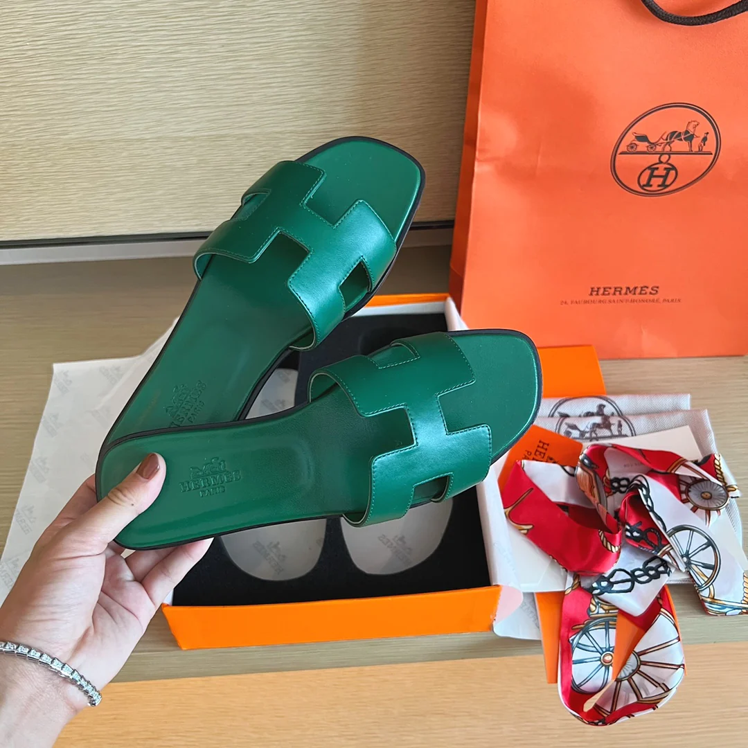 Классические домашние тапочки Hermes H - Верх из однотонной кожи - Подошва, полностью закрывающая тапочки - Зеленый