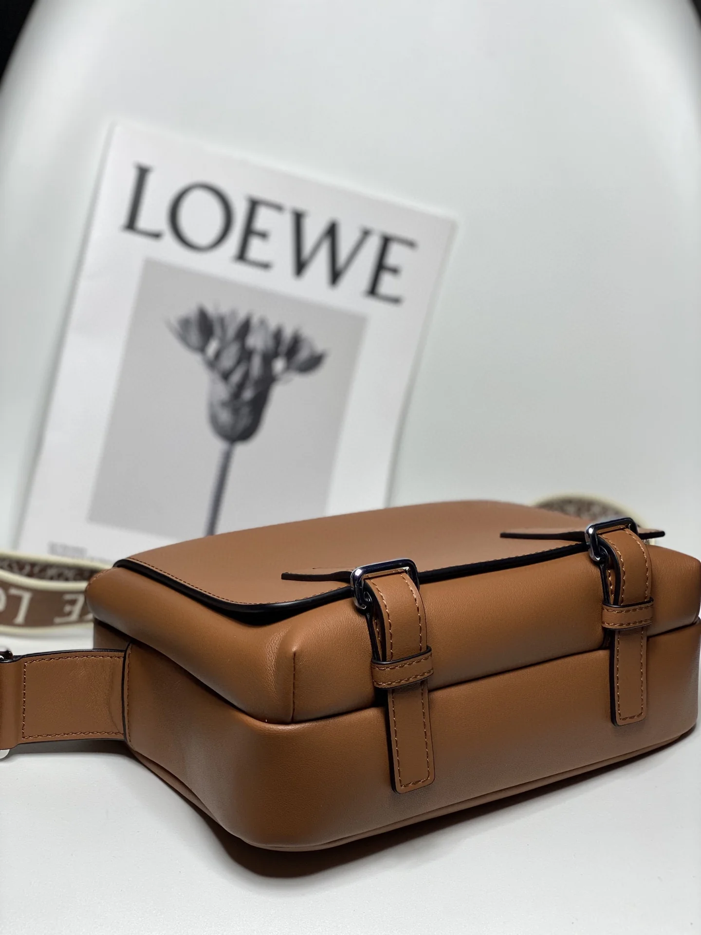 Сумка-мессенджер Loewe 2022 Military, маленькая