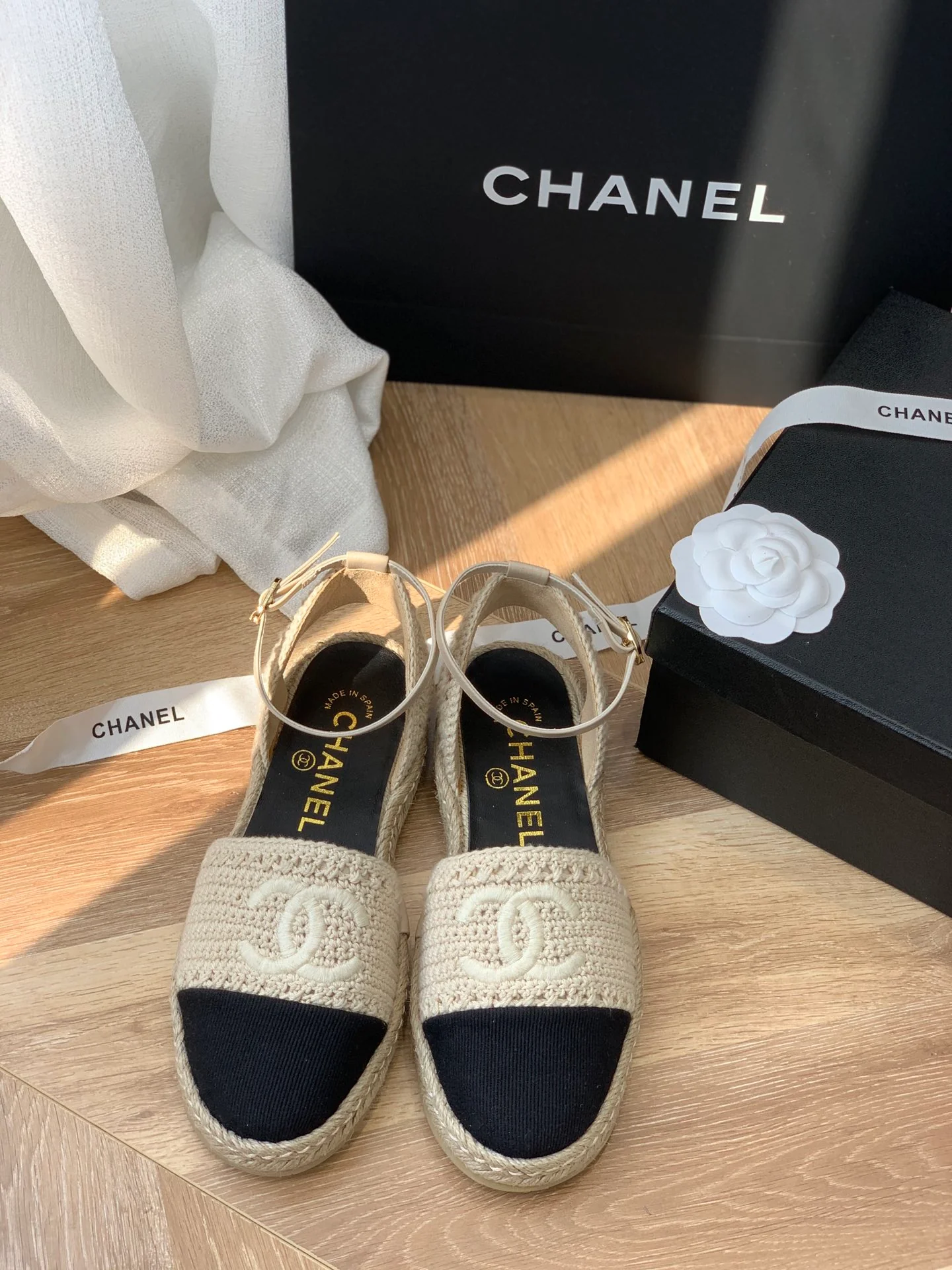 Соломенные сандалии Chanel - 2 шт.