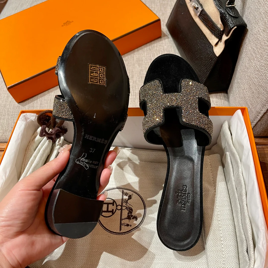 Босоножки Hermes-H на среднем каблуке с бриллиантовой гравировкой-2