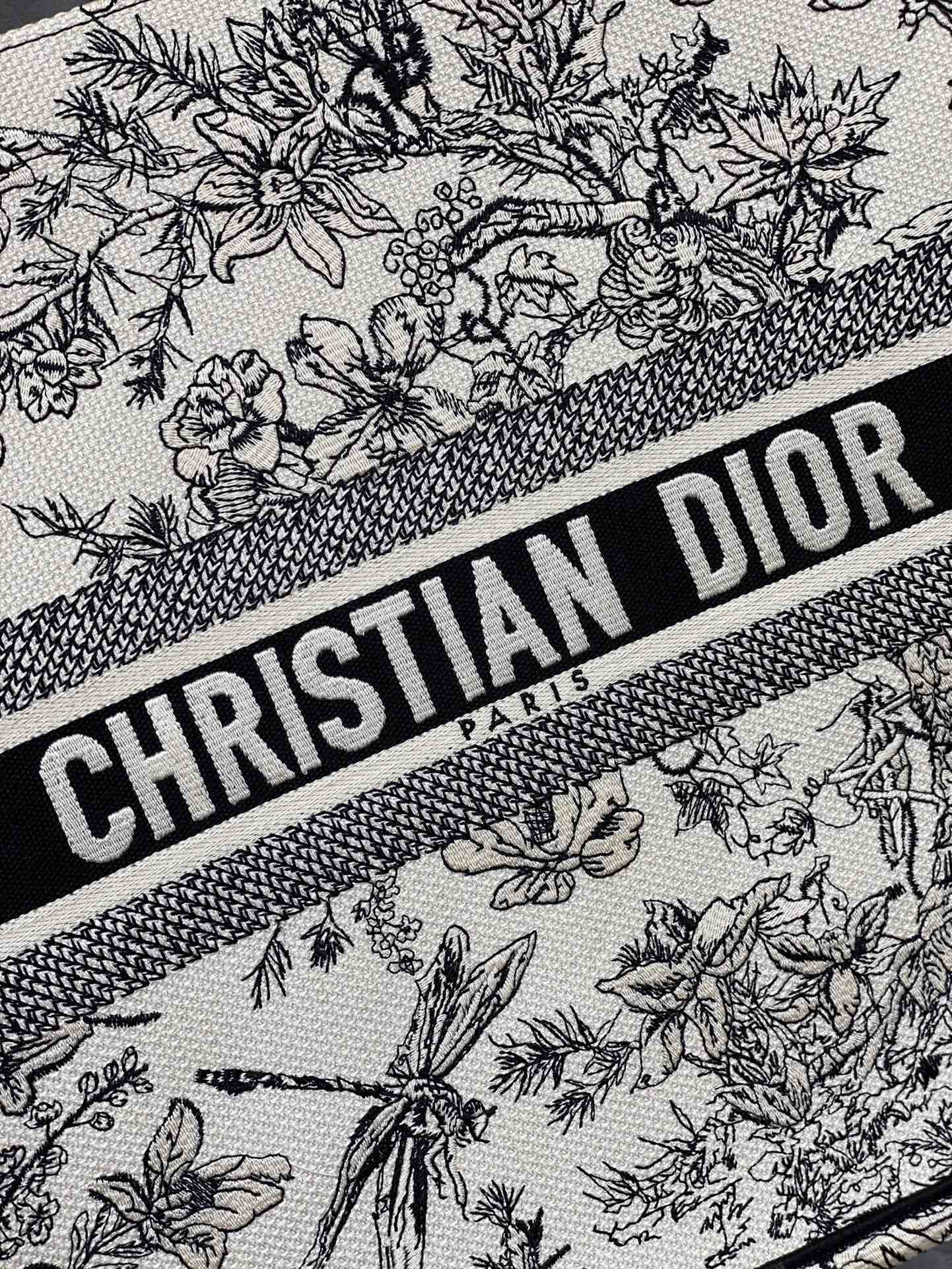 Сумка Dior Book Tote, большой размер 41-5 см, серия ?Стрекоза?.