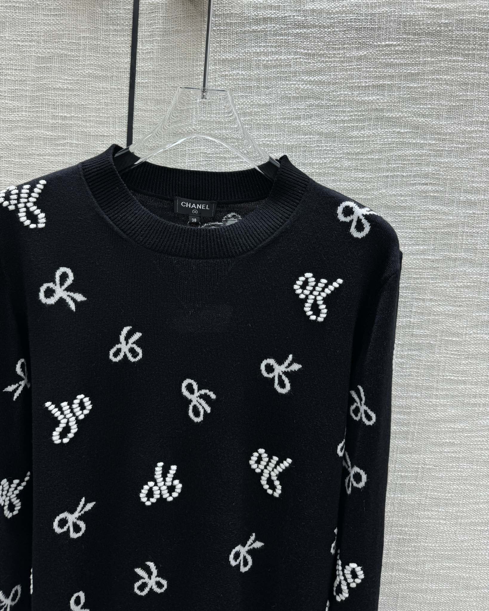 Chanel - 2403-24 Вязаный свитер с длинным рукавом и узором ?Бабочка? (ранняя весна) - черный