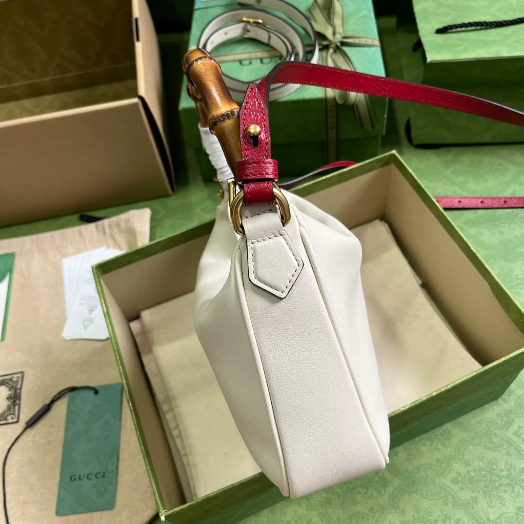 Маленькая сумка через плечо Gucci Diana с бамбуковой ручкой - 1